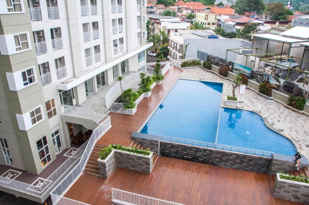 Skyland City Hotel Jatinangor Cilimus Exteriör bild